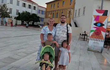 Nenad i Neda Mitrović sa djecom