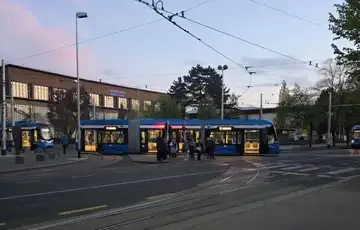 Zagreb tramvaj iskočio iz šina