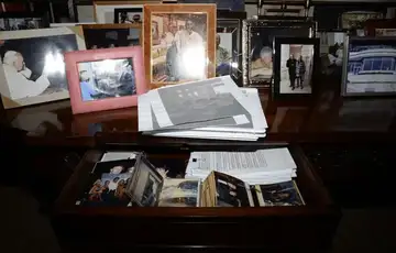 Jeffrey Epstein Sporna fotografija koja je bila uklonjena