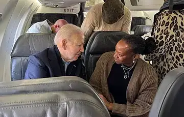 Joe Biden na komercijalnom letu druzio s drugim putnicima