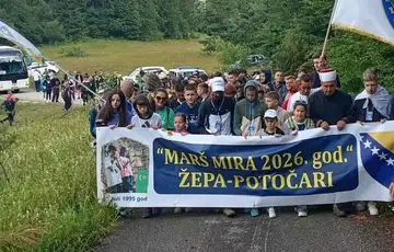 Mars mira genocid u Srebrenici Oko 250 učesnika krenulo iz Žepe ka Srebrenici