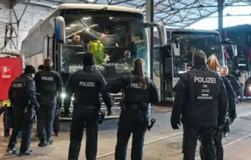 Njemacki kontrolori nakon provjere autobusa iz Bi H