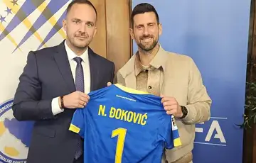 Novak Dokovic Vico Zeljković uručio dres Zmajeva Đokoviću