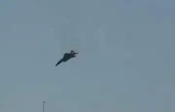 Iran 03 Kuvajt oboreni avion U jutarnjim satima objavljen je snimak pada borbenog aviona F 15