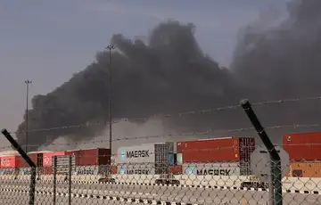 03 UAE emirati napad irana Dim iznad luke u Emiratima