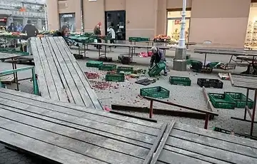 Zagreb nevrijeme  Vjetar razbacao štandove na jednoj od gradskih tržnica