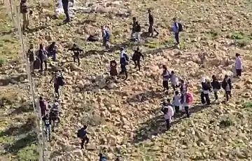 Zapadna obala 04 Ilegalni doseljenici na Zapadnoj obali bacili suzavac na palestinske školarce