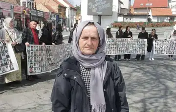 Zene Srebrenice na ulicama Tuzle