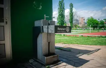 Zenica dobila prvu javnu cesmu prilagodenu osobama u invalidskim kolicima