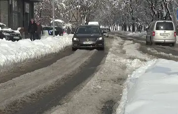Zenica snijeg 2026 Saobraćajnice i nakon prestanka padavina u lošem stanju