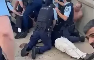 Australija Sydney 12 savladali napadcs