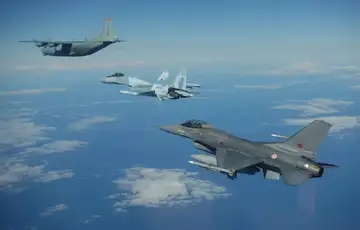 F16