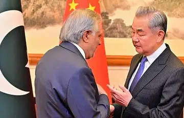 Inistar vanjskih poslova Pakisana Ishaq Dar i Kine Wang Yi