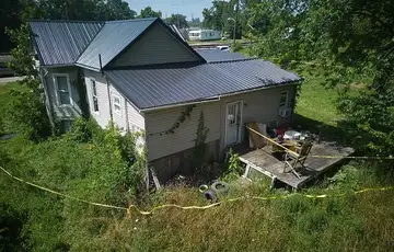 Sad 07 Policija spasila 16 brace i sestara koji su cetiri godine bili zatvoreni u jednoj sobi