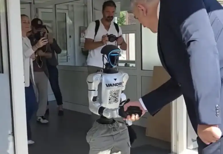 Savo minic robot