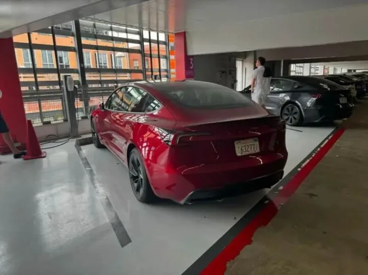 Tesla Model 3 Performance Foto Electrek via Instagram Barbie Acevez 4