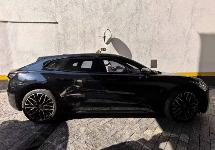 Kineski auto moze zaustaviti metke