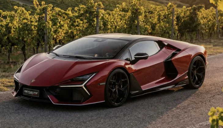 Lamborghini Revuelto SV