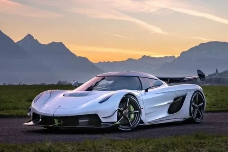 Superautomobil