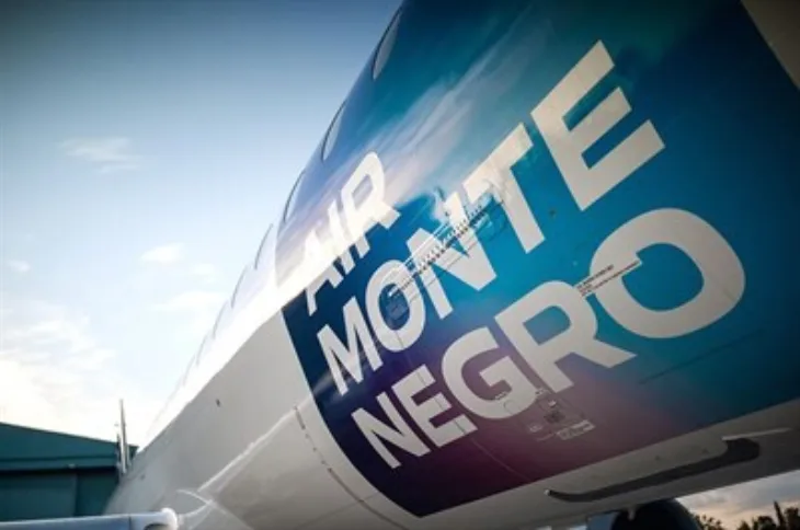 Air montenegro avion 400 400 p C 90