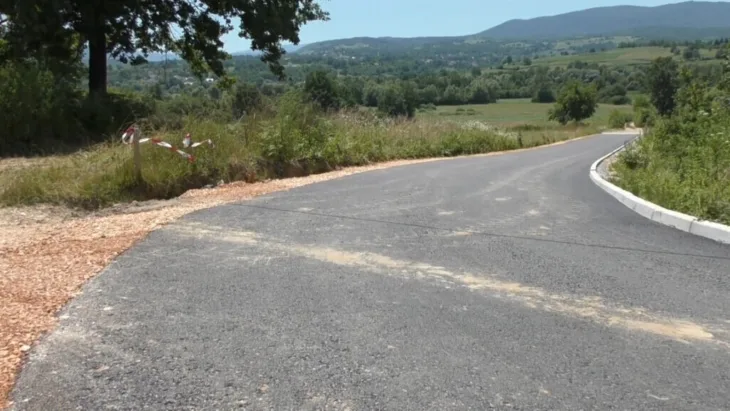 Loklani put koji izlazi na "magistralu" M-15