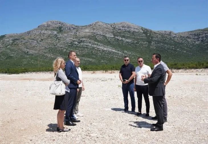 Slobodna zona Trebinje 760 520 p C 90