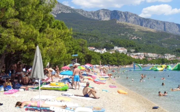 jadran plaza turisti