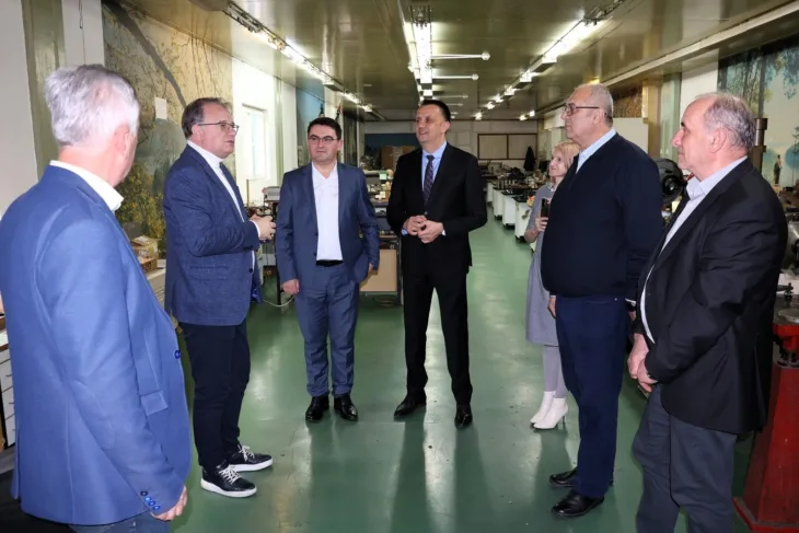 Niksic i Lakic posjetili kompaniju Zrak d d Sarajevo u nastavku podrske namjenskoj industriji