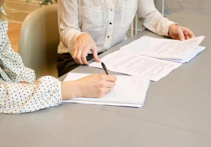 Revizija inspekcija kontrola papiri izvjestaj biznis zene office 872x610