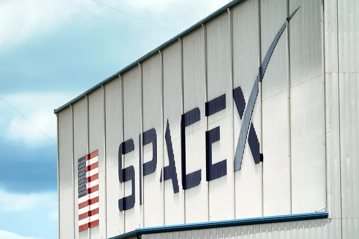 Akcije Space X a