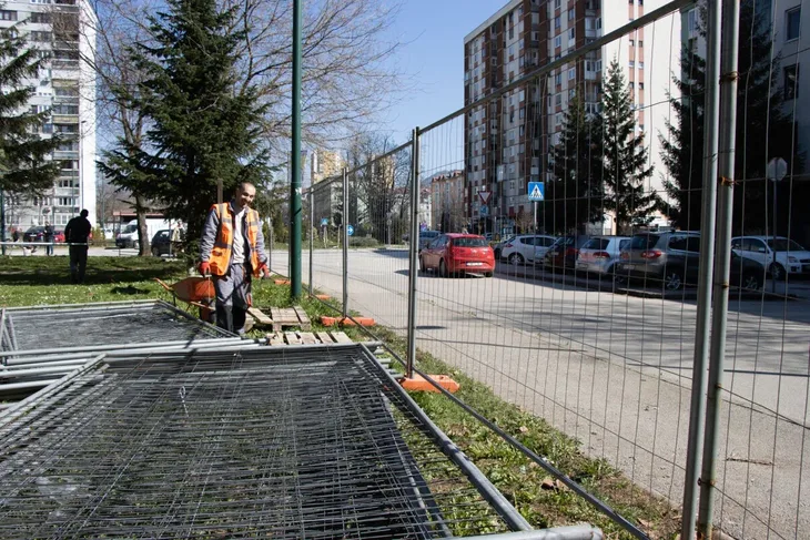 Opcina Novo Sarajevo  radovi na uređenju novog parka na Trgu heroja