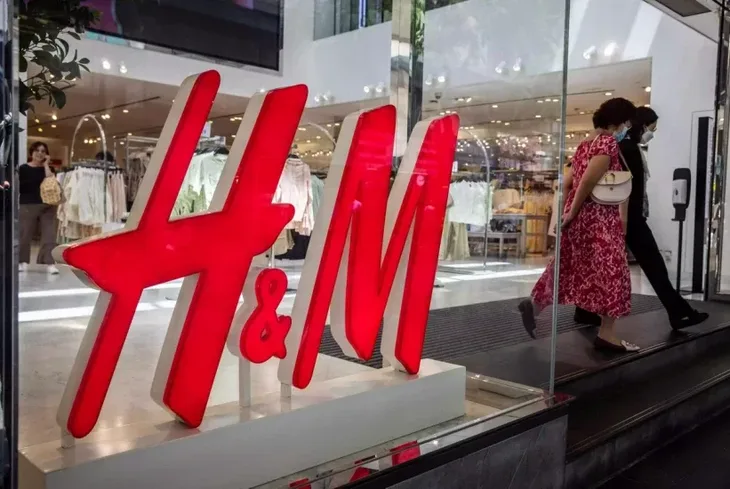 H M