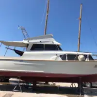 Motorna brodica flybridgeom slika 187962886