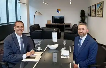 Aerodrom sarajevo dino selimovic i Adrian Farrell ambasador irske u bih