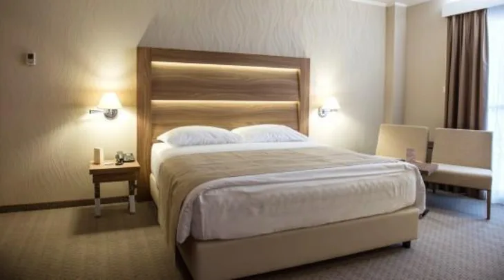 Hotel bg 1 1 559x310