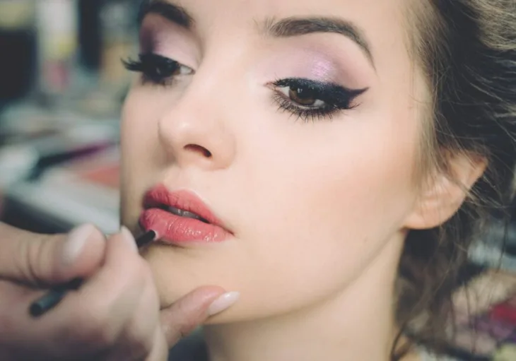 sminkanje Usne make up scaled 872x610