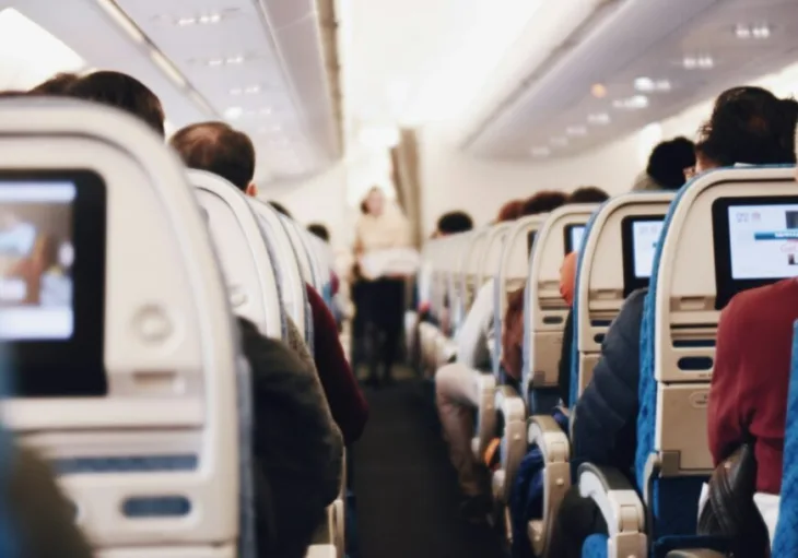 avion unitrasnjost foto  UNSPLASH
