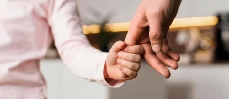 Ruke roditelj dijete 780x340