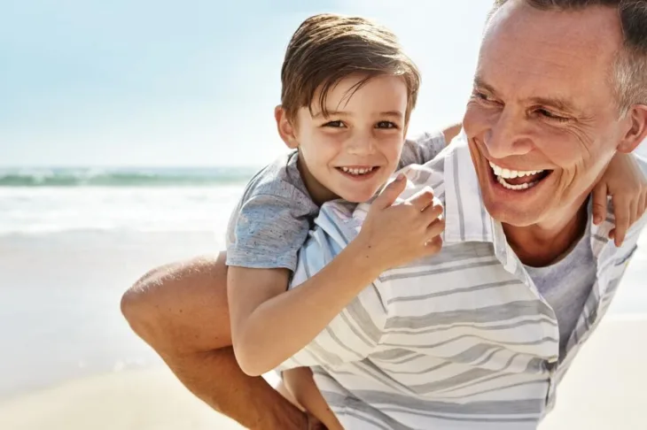 Porodica shutterstock 2472676269 ls