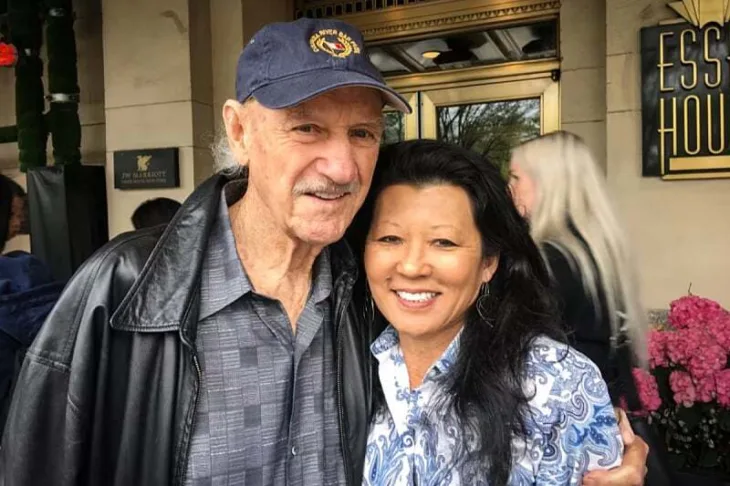 Gene Hackman i Betsy Arakawa X