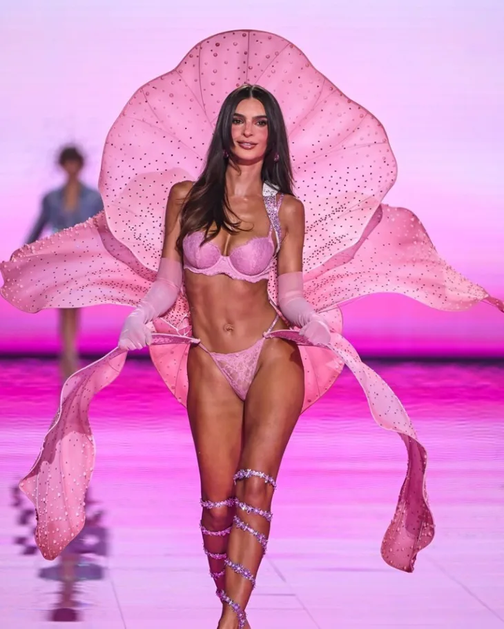 Emily Ratajkowski