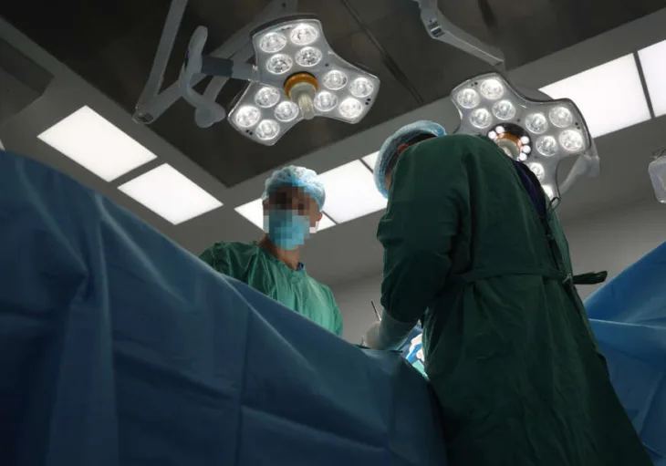 Doktor operacija operaciona sala hirurgija 03 872x610