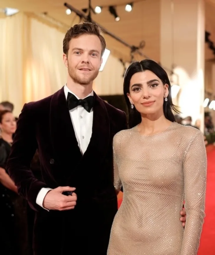 Jack Quaid i Claudia Doumit