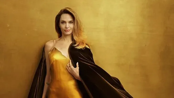 Anđelina Đoli. Društvene mreže