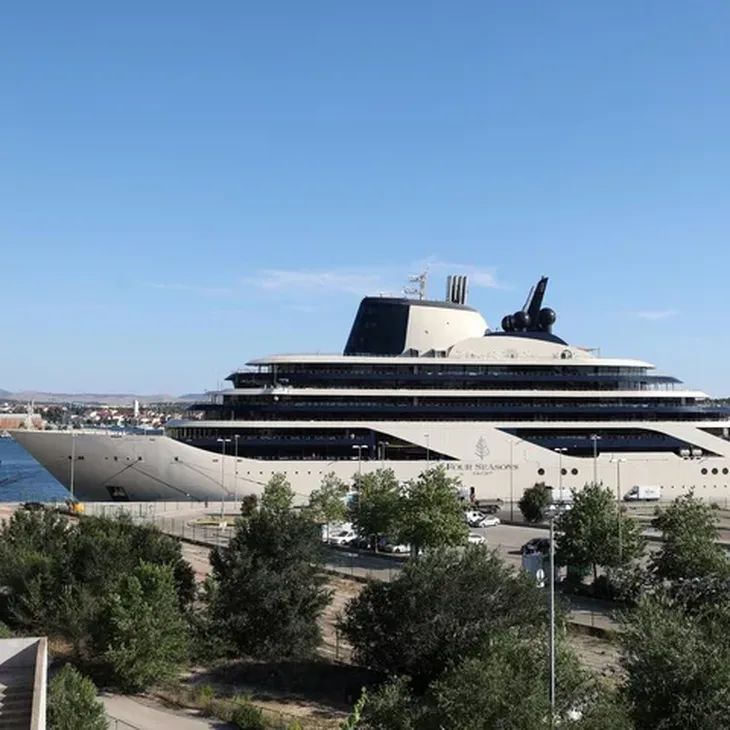 Hrvatska plutajući hotel