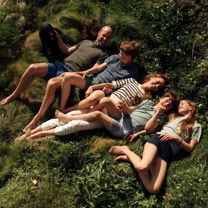 Princ William i Kate Middleton sa djecom