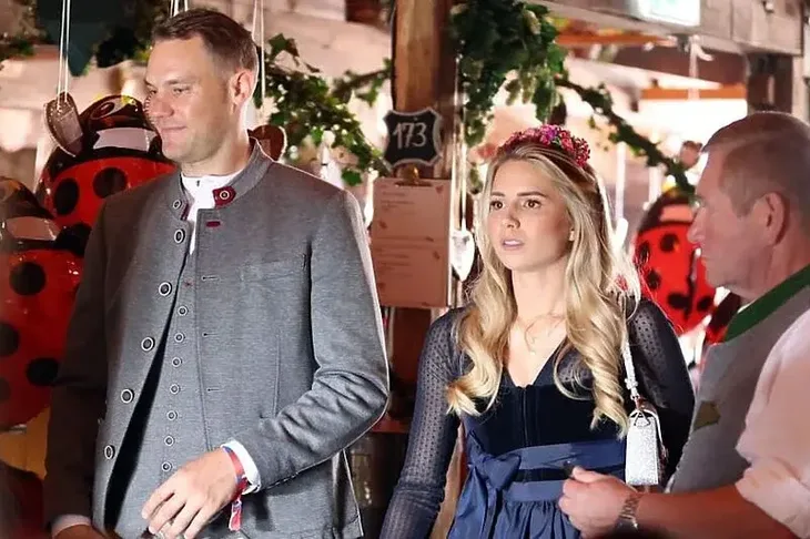 Manuel Neuer i Anika Bissel (Foto: Twitter)
