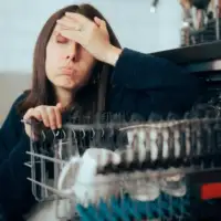 Masina za sude shutterstock 2134927219 ls