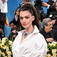 Anne Hathaway yahoo
