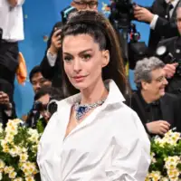 Anne Hathaway yahoo